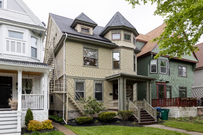 Building Photo - 448 Norwood Ave