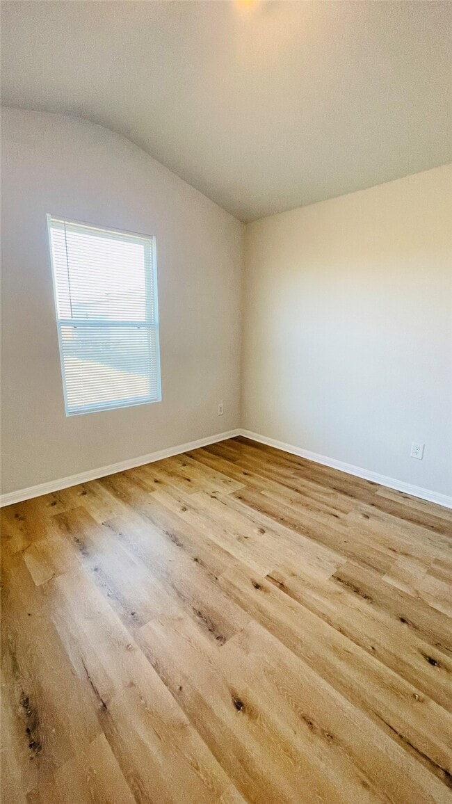 Building Photo - 958 Rd 5702