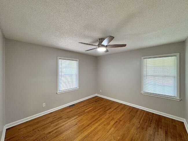 Building Photo - Well Maintained Home Minutes from Downtown Raleigh!