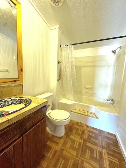 Building Photo - 1010 Grandview Dr