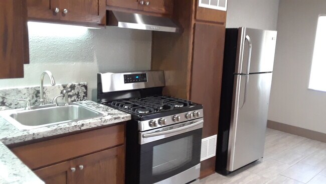 Building Photo - 516 Rimmer Ave
