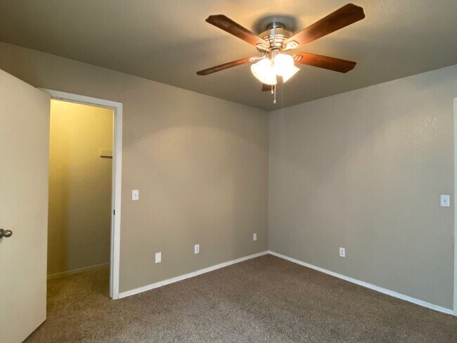 Building Photo - 3 Bedroom in Jenks School district!!
