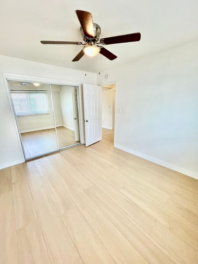 Building Photo - Spacious 2 Bed / 1 Bath Apartment in the Heart of South Park!