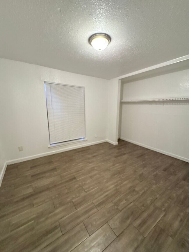 Building Photo - 2 BR 2 BA Condo - Downstairs