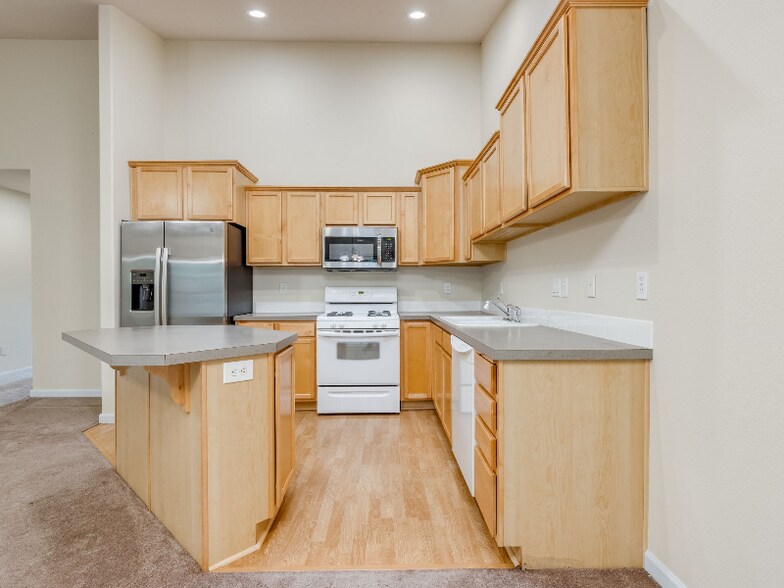 Building Photo - 503 NW Cypress St