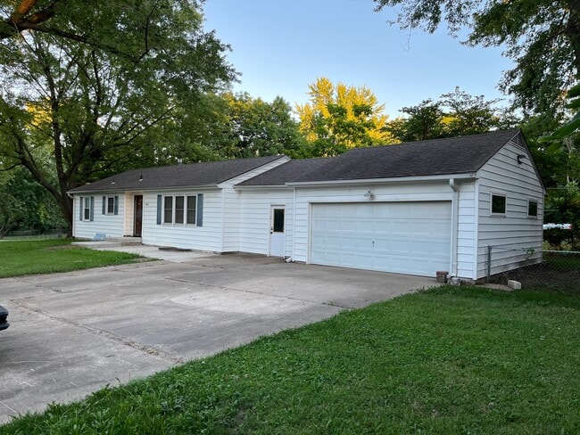 Building Photo - 7401 E 105th St