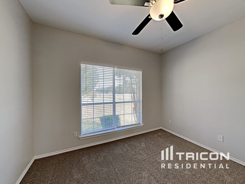 Building Photo - 1081 Treehouse Ln