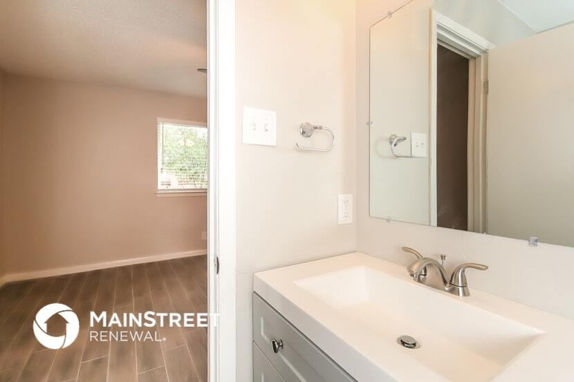 Building Photo - 5621 Macdougall Dr