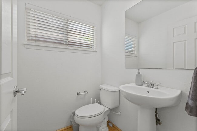 Building Photo - Hillside 3 BR House | W/D • 2 Car Garage • A/C