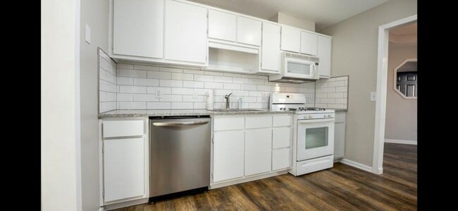 Building Photo - 488 Fairchase Ct