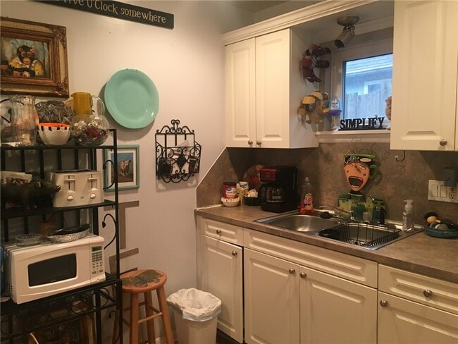 Building Photo - 101 S W Ave