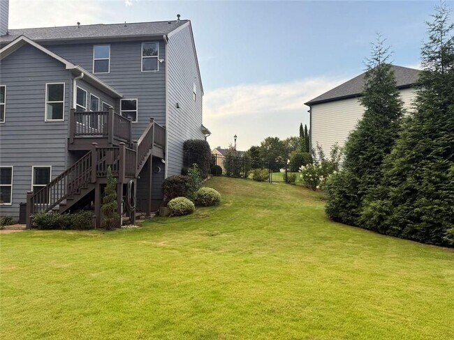 Building Photo - 307 Ashgrove Ct