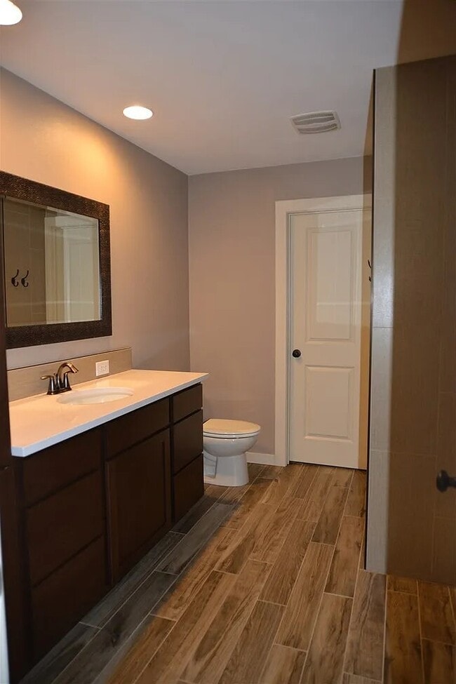 Building Photo - 6110 E 7th Ln