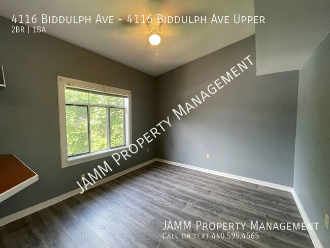 Building Photo - 2 Bedroom Upper unit of Duplex on Biddulph...