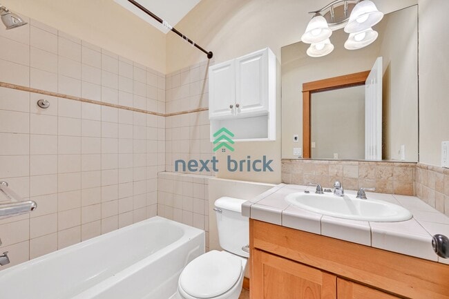 Building Photo - BEAUTIFUL 3 BEDS & 2.5 BATH TOWNHOME FOR RENT