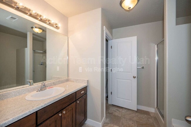 Building Photo - 4088 E Oakland Hills Dr