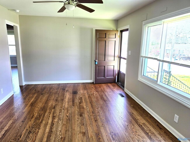 Building Photo - 507 Redbud Dr NW
