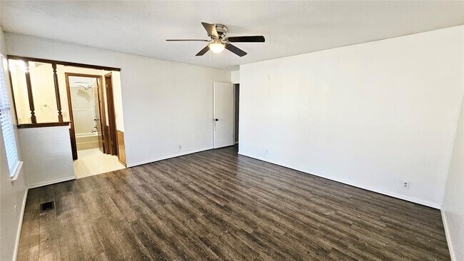 Building Photo - 9005 Tracy Dr