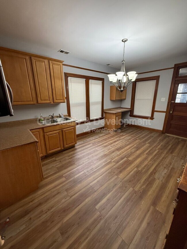 Building Photo - 4342 S Whipple St