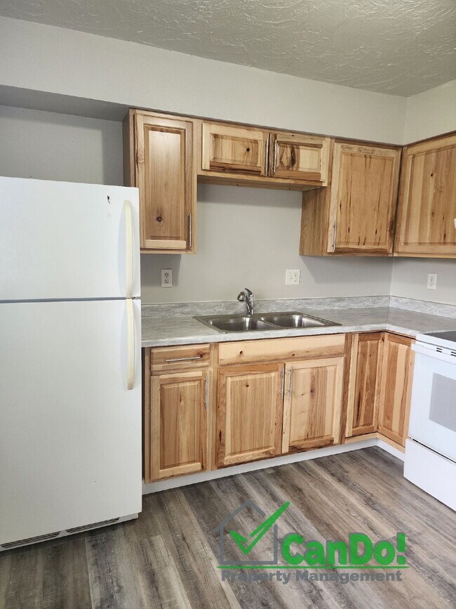 Building Photo - Newly remodeled 2 bedroom, 1 bathroom apartment in Blackfoot with Fiber Internet- Available in Oc...