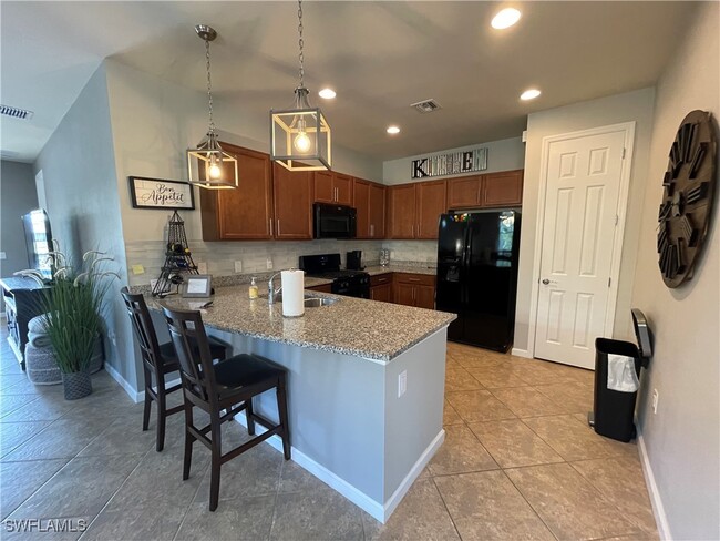 Building Photo - 7631 Jacaranda Ln