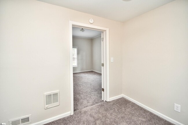 Building Photo - 5 Cardwell St