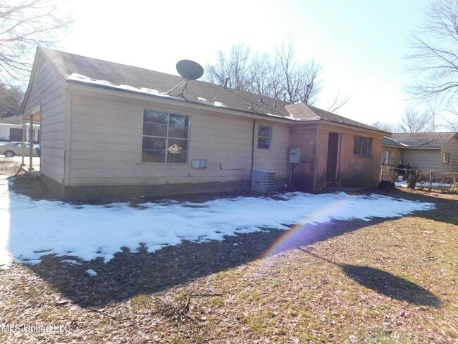Building Photo - 6545 Hermitage Rd