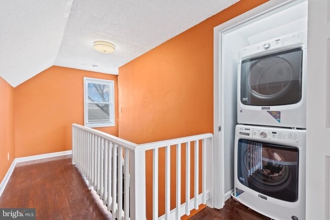 Building Photo - 929 Kinwat Ave