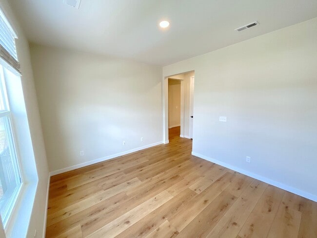 Building Photo - 3 Bedroom Home Available Near N Powers Blvd & Dublin Blvd!