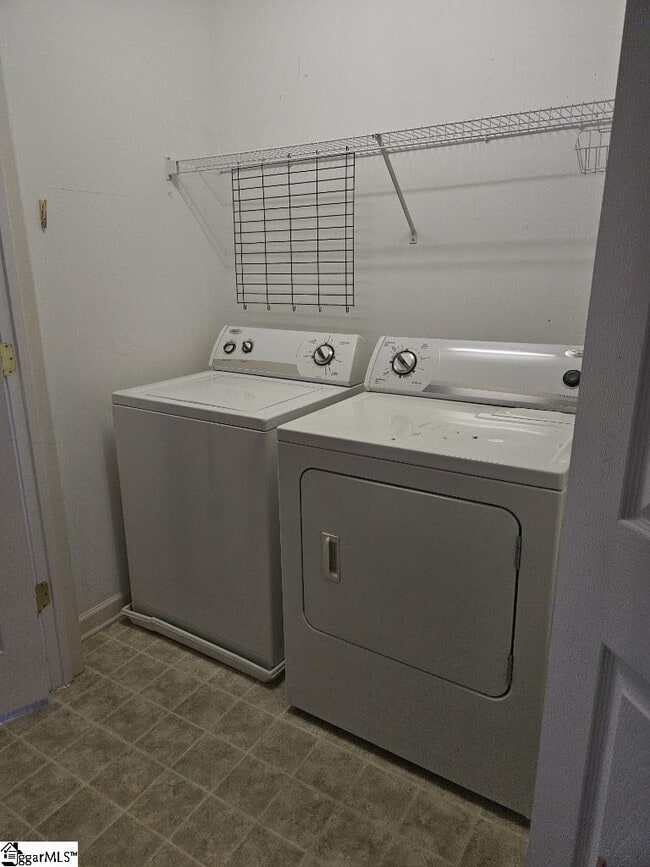 Building Photo - 112 Asteria St