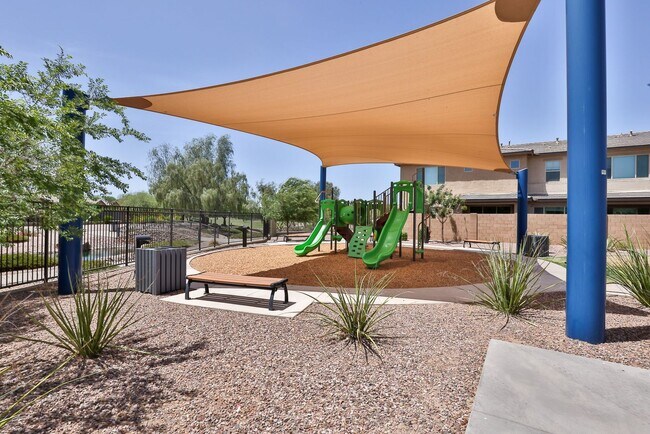 Building Photo - Gorgeous 4bed/3 bath End Unit Condo in Gil...