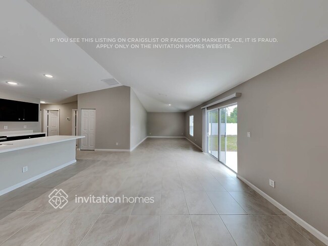 Building Photo - 1762 SW Airoso Blvd