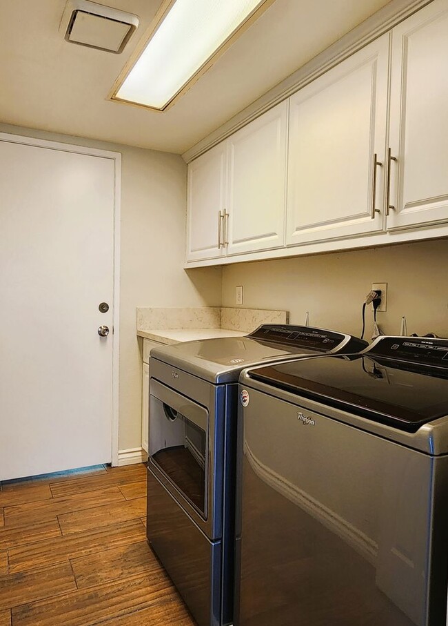 Building Photo - Updated Hemet Home, 2Bd, 2Ba, Bonus Room