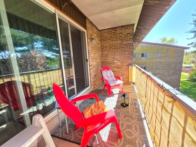 Building Photo - 1010 Adams Ave