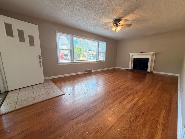 Building Photo - 1317 S Kentwood Ave