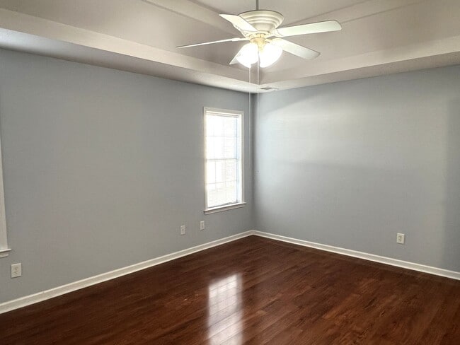 Building Photo - Absolutely Adorable Home Near Lake Joy Elementary