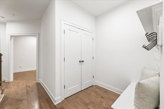 Building Photo - 1233 Parkstead Ln