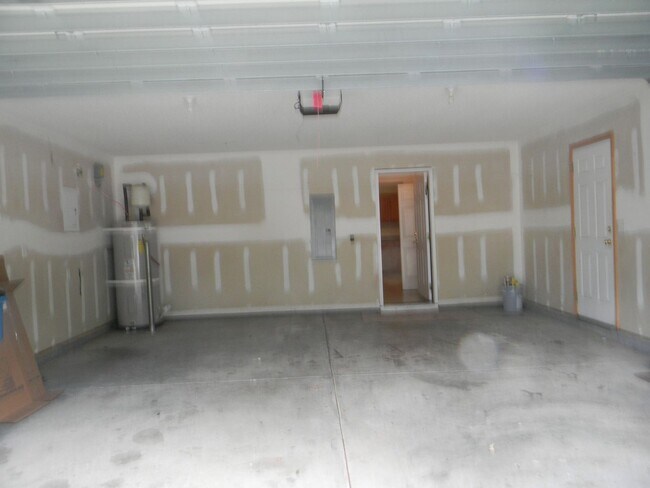 Building Photo - Great Home in Moncks Corner