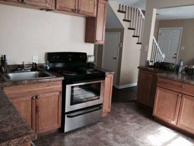 Building Photo - 4201 Dinglewood Ave