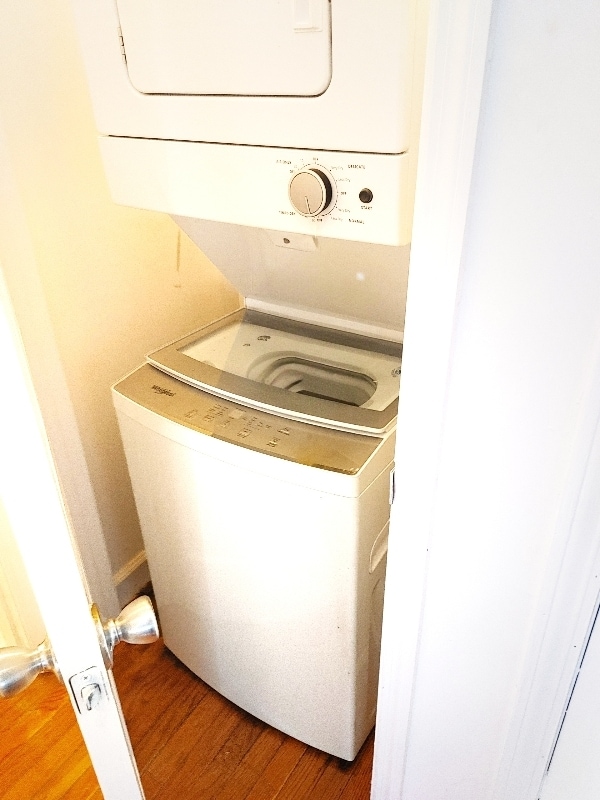 Building Photo - 201 Spring St