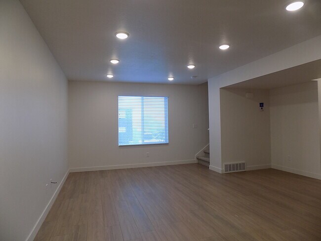 Building Photo - 63 E Hamblin Ln