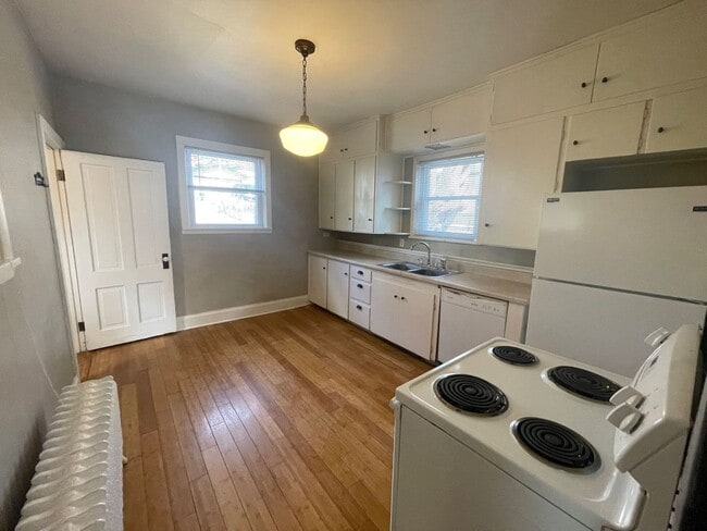 Building Photo - Beautiful 3 Bedroom Home