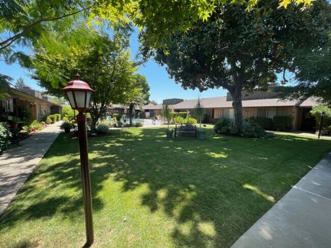 Building Photo - Fully Furnished One Bedroom In Gated Commu...