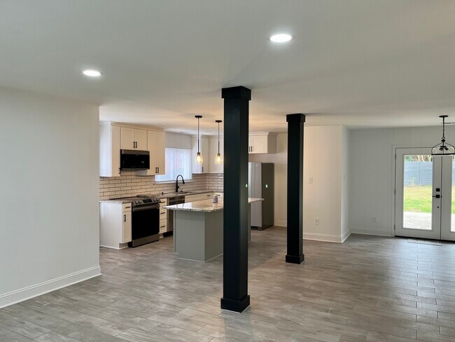 Building Photo - 2038 Tyvola Rd
