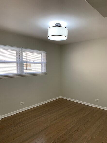 Den / dinning room/ office - 5338 W Sunnyside Ave