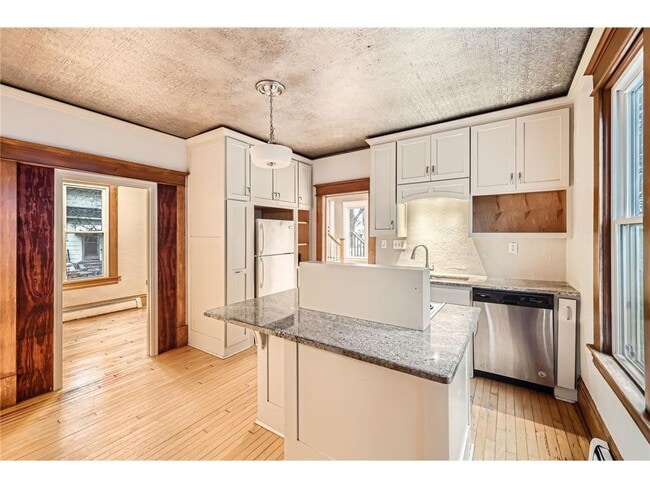 Building Photo - 1156 Marion St