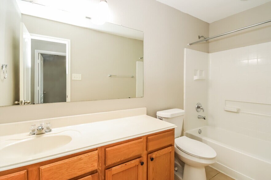 Building Photo - 4601 Clemwood Ln