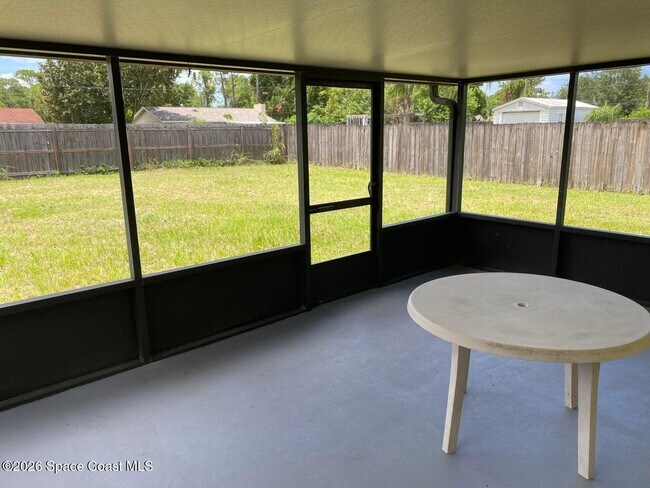 Building Photo - 1279 Valencia St SE