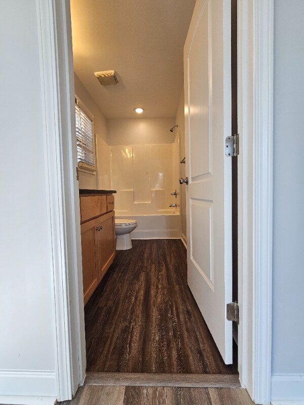 Building Photo - 527 Walter St