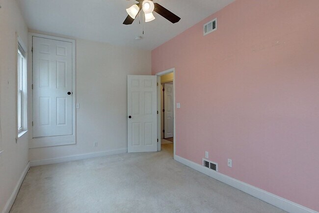 Building Photo - 10-12 Broadway St